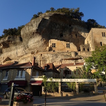 Bike Tour in Dordogne France -  Cliffs