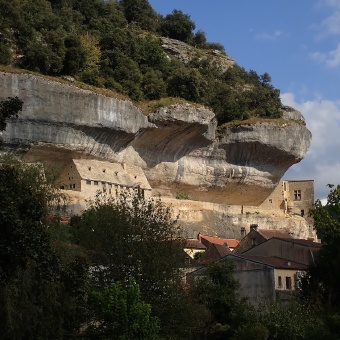 Bike Tour in Dordogne France Dordogne - Cliffside