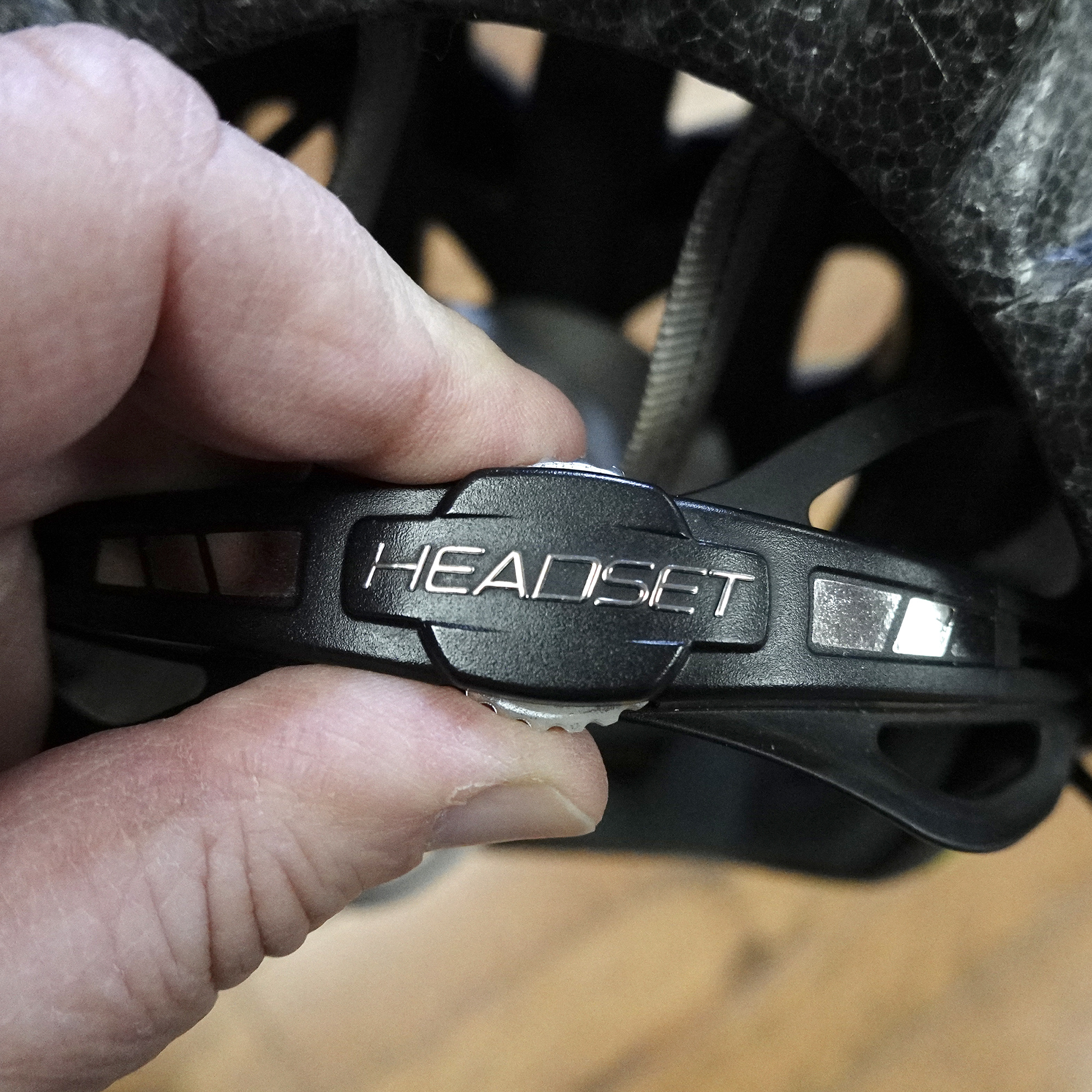 Adjustment wheel on a bike helmet