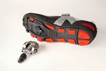 bike shoes to wear with clipless bike pedals