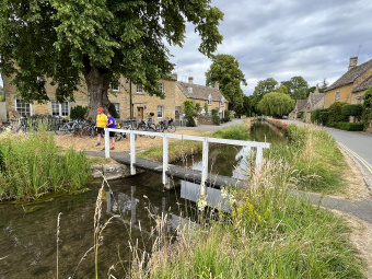 Cotswolds white bridge
